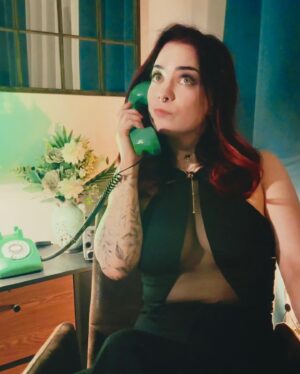 Nastassja Strobel Instagram - Mach mich bereit für 2025 

Hab die ersten Tage aber erstmal ruhiger angehen lassen - hauptsächlich nur mit Dean, der übrigens meinen Trex geklaut hat!

Frohes Neues Jahr euch allen ♥️✨