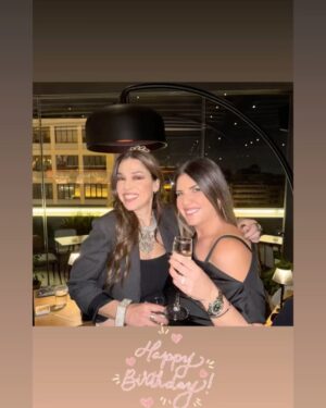 Natalia Dragoumi Instagram - Σκηνές από ένα πάρτυ.
#birthday #reunion #classmates 
#arxelaou5 #smyrnimouagapimeni 
@freshpatisserie 
@olympias_athens 
#parthenoneview