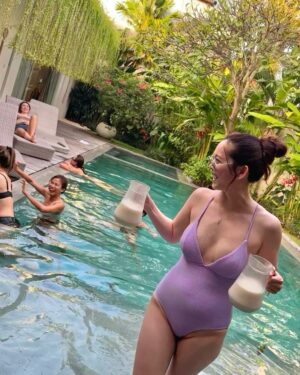 Natalia Ng Instagram - This one’s for life 🫶🏻 Truly a hens party to remember; especially when one has to pump & dump my 3 month old’s food source for 4 days straight 🤣 Just over 3litres of breastmilk as a measure of my love for our stunningly fabulous bride-to-be @leeyvonez 👰🏻‍♀️

Looking back at our friendship, we knew each other for probably half our lives now but I love how we grew circumstantially close over the years, solidifying our friendship even more through Covid. 

It was then that I had the real pleasure of knowing what an awesome (and unabashed) human being you are. As mentioned, witnessing your unique bond with each of your jimuis truly is a testament to your stellar character.

In our competitive industry, it’s not always easy to find close friends that can respect one another, give genuine support & keep it super real with each other and it’s so refreshing to have found this rare kinship with you. 

I love that despite our hectic & very misaligned life schedules, we somehow found the time to squeeze into each other’s lives keeping tabs on what’s going on. 

I especially love that we can somehow enjoy each other’s company in all sorts of situations, from our ad hoc and impressionable travels together, to a lot of (unique) late night activities—

And to now— a very impactful life event. It is with great love that I send you off most fittingly with a cheong hei captioned post— one I think you can appreciate because you are the biggest (hottest) Aunty I know.

May you enjoy marriage, motherhood, love, life & everything in between because you deserve it all and more 🥹 So happy you found that life long adventure you’ve been seeking for all this time, you adrenaline junkie! Love you @leeyvonnez 🫶🏻

PS, not even 100 carousel photo allowance could properly encapsulate this epic hens getaway (1000  and counting in our shared album 😅)