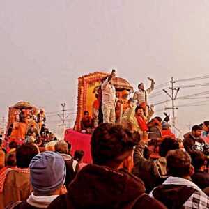 Natasha Suri Instagram - Har Har Mahadev🙏🙏🙏

Overwhelmed to get the most auspicious blessing to witness and serve at the MAHAKUMBH 2025 with my family at Prayagraj from 13th January (Makar Sankranti) for an entire whole week there!! Getting to be at this Mahakumbh which has arrived after 144 years has been one of the highlights of my life!! 

 Har har Gange!!🙏

Special mention to Uttar Pradesh Government for the highly successful execution of this massive mela management and arrangements.

#mahakumbh #mahakumbh2025 #mahakumbhmela #mahakumbhmela2025