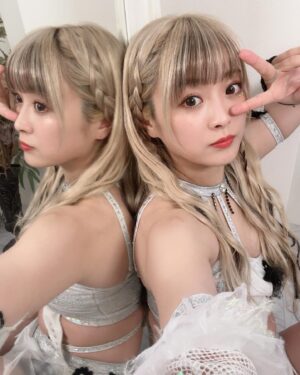 Natsumi Maki Instagram - ぽいが、2人！？👭🪄
ってのは冗談で...
あのね、ずっと載せ忘れてて本当に本当に申し訳ないのだけども....みんなからのファンレターたくさん届いてるだよぉ🩷
ちゃんと読んでる！！！！

ありがとうっ🥰
#なつぽい #natsupoi