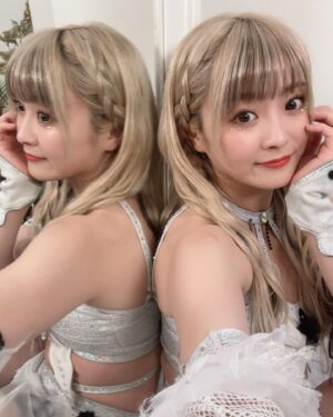Natsumi Maki Instagram - ぽいが、2人！？👭🪄
ってのは冗談で...
あのね、ずっと載せ忘れてて本当に本当に申し訳ないのだけども....みんなからのファンレターたくさん届いてるだよぉ🩷
ちゃんと読んでる！！！！

ありがとうっ🥰
#なつぽい #natsupoi