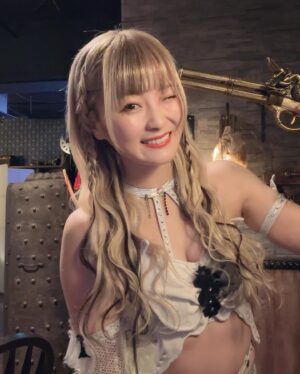 Natsumi Maki Instagram - この白コス超お気に入りっ🤍🤍
また新しいコスチューム作ろうとも思ってる...🤐
次は何色にしようかなぁ〜

ばきゅん🔫💫

#なつぽい #ぽい族 #natsupoi #スターダム #stardom