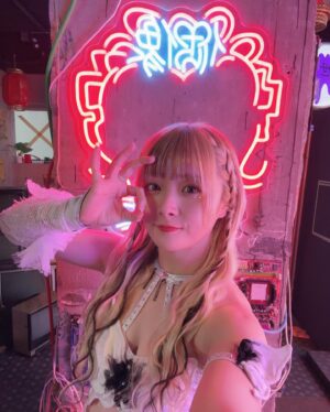 Natsumi Maki Instagram - ビビットネオン🇨🇳撮影中...

#natsupoi #なつぽい #stardom #スターダム
