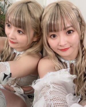 Natsumi Maki Instagram - ぽいが、2人！？👭🪄
ってのは冗談で...
あのね、ずっと載せ忘れてて本当に本当に申し訳ないのだけども....みんなからのファンレターたくさん届いてるだよぉ🩷
ちゃんと読んでる！！！！

ありがとうっ🥰
#なつぽい #natsupoi