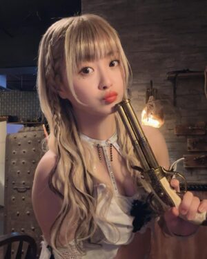 Natsumi Maki Instagram - この白コス超お気に入りっ🤍🤍
また新しいコスチューム作ろうとも思ってる...🤐
次は何色にしようかなぁ〜

ばきゅん🔫💫

#なつぽい #ぽい族 #natsupoi #スターダム #stardom