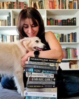 Naveen Waqar Instagram - My two great loves in one frame...though one is more possessive of me, clearly. Oscar hates to read and doesn't approve of me reading either.
.
.
.
#navinwaqar #ilovetoread
