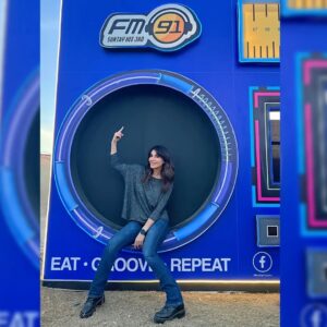 Naveen Waqar Instagram - Sunday check list: 
☑️hang at the radio booth with some of the coolest people I know
☑️ eat yummy food
☑️ play some awesome music. 
Yup. Life's good!
@fm91.official
.
.
.
.
#navinwaqar #sundayfunday