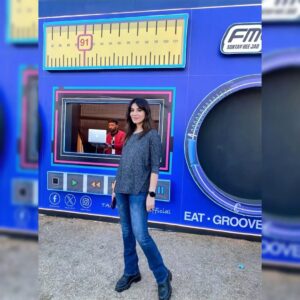 Naveen Waqar Instagram - Sunday check list: 
☑️hang at the radio booth with some of the coolest people I know
☑️ eat yummy food
☑️ play some awesome music. 
Yup. Life's good!
@fm91.official
.
.
.
.
#navinwaqar #sundayfunday