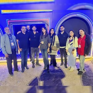 Naveen Waqar Instagram - Sunday check list: 
☑️hang at the radio booth with some of the coolest people I know
☑️ eat yummy food
☑️ play some awesome music. 
Yup. Life's good!
@fm91.official
.
.
.
.
#navinwaqar #sundayfunday