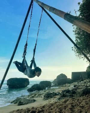 Naveen Waqar Instagram - Give yourself the best of you...always
.
.
.
.
#traveldiaries #navinwaqar