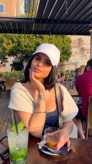 Navpreet Banga Instagram - O she doth teach the torches to burn bright. - Romeo ❤️❤️❤️❤️❤️

#thetownof #RomeoandJuliet #romeoandgiulietta #Verona #Shakespeare #ITALY #italytrip #travel #travelreel #travelblogger