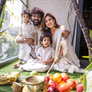 Nayanthara Instagram - உங்கள் வீட்டில் புன்னகை பொங்க..இனம் புரியா இன்பம் மனதில் பொங்க...நண்பர்கள் சூழ மகிழ்ச்சி பொங்க..பொங்கட்டும் தைப் பொங்கல் ❤️

நம்மை வாழ வைக்கும் தமிழுக்கும் விவசாயிகளுக்கு இந்நாளில் மனமார்ந்த நன்றியை தெரிவிப்போம். இனிய பொங்கல் நல்வாழ்த்துகள் 🙏🏻🙏🏻

Happy pongal from us to you😇😇🙏🏻🙏🏻