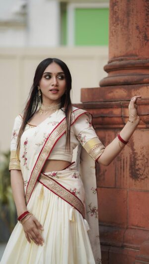 Neeha Riyaz Instagram - 🪞🦢🌸

Mua: @weggamakeover 

#makeup #onam #onammakeuplook #onammakeover