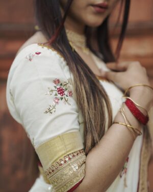 Neeha Riyaz Instagram - My favourite season of the year is coming..🌼🌻

Wearing: @t.g_designs_ 
Mua and photos by: @muminamanulla 
Jewellery : @emin_thahar_official 

#onam #onamlook #fashion #fashionstyle #fashionblogger #london #traditional #traditionalattire #fashionblogger #beauty #explore #