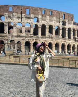 Neeha Riyaz Instagram - Yes,  Romeo has taken me to Rome already🇮🇹🤌 

📍 : Italy, Rome Colosseum

#italy #italy🇮🇹 #rome #colosseum #travelblogger #explore