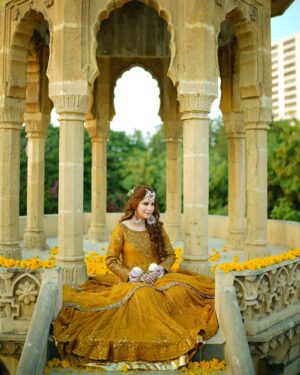 Neelam Muneer Instagram - So here it begins - Wanted an intimate Mayoun Night for myself!🌼

All the wedding festivities have just started.⭐️

MUA: @sanasarahssalon 
Outfit: @harisshakeelofficial 
Photo: @abdulsamadzia 
Jewellery: @theroyalflorist.shop 
Styling: @stylebywardakayani