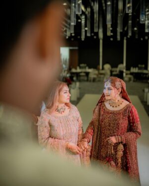 Neelam Muneer Instagram - All these years telling my heart when the time is right, all those hundreds of prayers finally came true!♥️

MUA: @sanasarahssalon x @stylebywardakayani 
Jewellery: @nationaljewellersofficial 
Outfit: @haseensofficial x @stylebykiranraza 
Mehndi: @hennabymehaknasir 
Photo: @abdulsamadzia