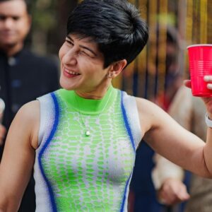 Neeti Palta Instagram - Have glass will balance. 
.
.
#livinglavida #livinglavidaloca #livelifefully