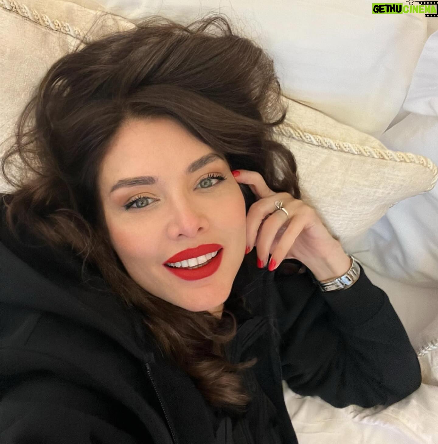 Nefise Karatay - 6K Likes - Ne zamandır post girmiyor muydum? 🫶🏻😘