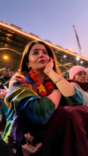 Neha Pendse Instagram - हर हर गंगे ! 
गंगा मैया की जय! 
शीतल .अदभुत. मंत्रमुग्ध.