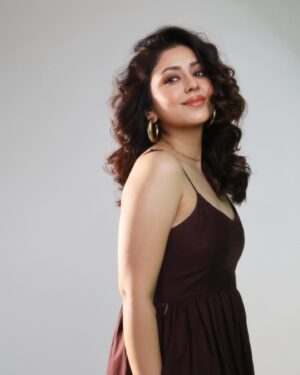 Neha Sargam Instagram - करेंट मूड 🫠🧸✨
#thissongiseverything 💌 @sonunigamofficial 🫶🏻🫶🏻