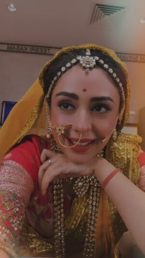 Neha Sargam Instagram - Uff hai ye line uff 
Such Bhojpuri songs are love ♥️ 

 P.S. I promise I’ll learn the whole song!