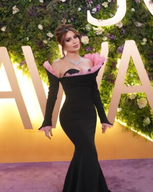 Nesreen Tafesh Instagram - From the purple carpet 🌷thank u joy awards and Saudi Arabia for this magical night ✨
شكرا للمملكة العربية السعودية و هيئة الترفيه على هذه الليلة الساحرة ✨💜

Dress @fouadsarkisofficial
Styled by @ziadalsaleh 

Make up @alanoud1440 
Hair @aminahair 

Photo @essam_dh 

Diamond 💎 @mouawad

#joyawwards