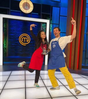 Nez Instagram - Öncelikle aylarca canla başla yarışan bütün MasterChef yarışmacılarını ve bütün @masterchefturkiye ailesini tebrik ederim. İnanılmaz eğlendim ikinci etapta partnerim  @cemalcancanseven şampiyonuma. Sevgili @chefmehmetyalcinkaya @somersivrioglu @danilozanna ve tabiki @acunmedyatr menajerlerim @djhakankufundur @kazimcagdas @chnkltr  bizi unutmayan @konukmafyasi ailesine ve tabi ki canım aileme en başta dünyammm canım annem @hulyazici_ ve Antakya Hatayın en yakışıklı beyefendisi canım babama @katipmehmet sonsuz teşekkürler.  #respect #mastercheftürkiye #masterchefünlüler #nez #cemalcan #champion #şampiyon 🙏🤍🌺🏆🥇🧿❤️we