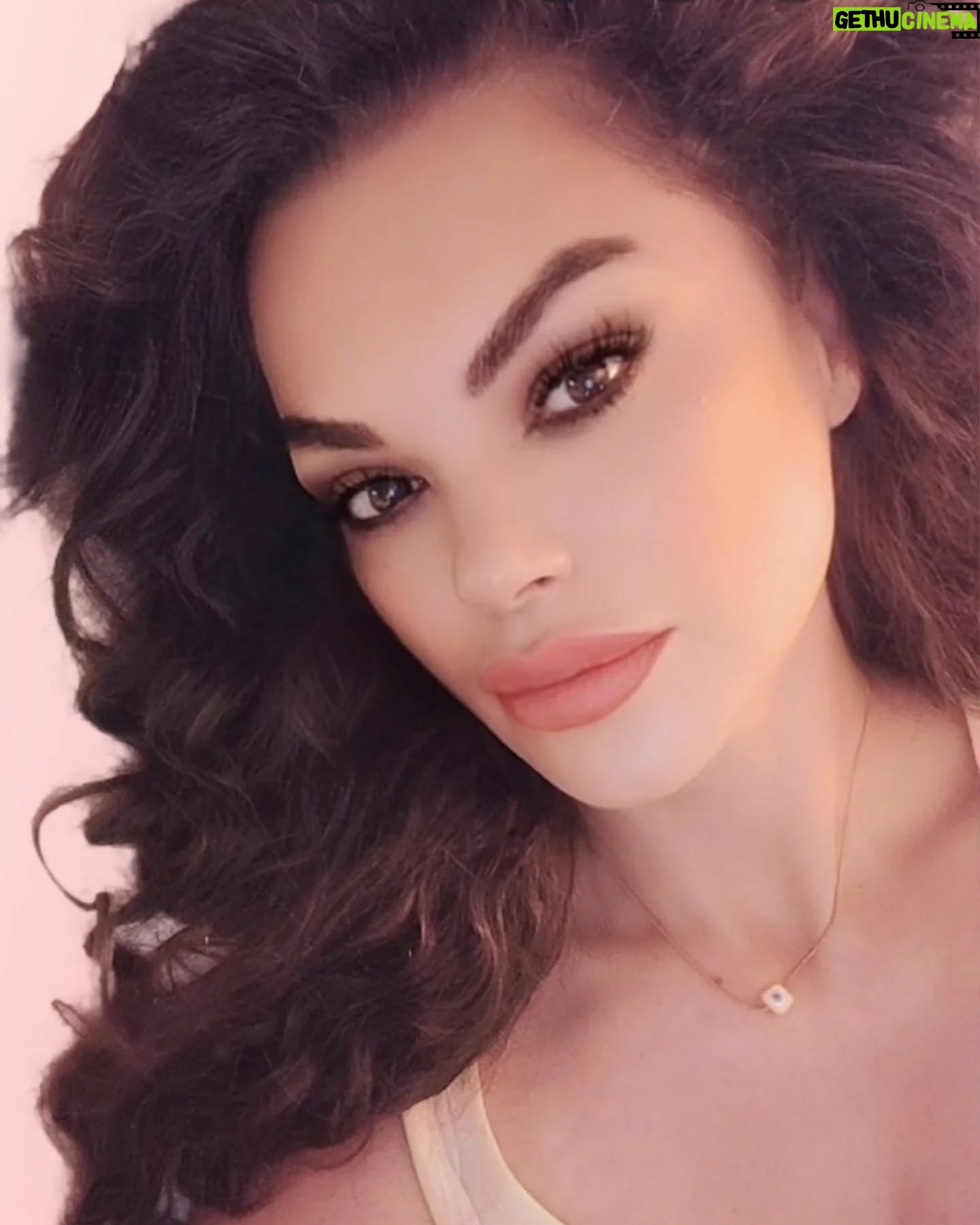 Nez - 1.4K Likes - Şarkının güzelliği
Daima forever #ferdiözbeğen
Biz yeni keşfetmedik biz hep bu yoldaydık 🥂🍶🥛
En sevdiğiniz ferdi Özbeğen şarkısı nedir?