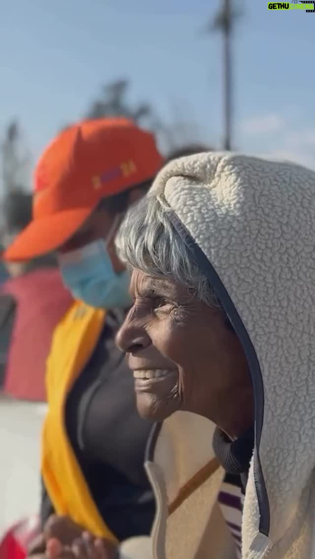 Nicole Ari Parker - 18.5K Likes - 🙏🏽 @moyoafrika
97-year-old Dorothy returns to her home after losing everything in the Altadena (Eaton) fire.
She doesn't remember evacuating but her family says she was carried out at the last minute as embers were flying down the street.
Dorothy is one of the most positive people l've ever met. Let's help her!!!
GoFundMe link in @makebigtalk's bio! Thank you