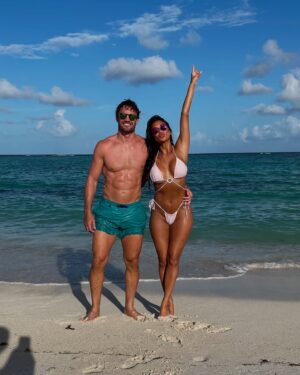 Nicole Scherzinger Instagram - Happy Valentine’s Day everyone! Especially to my ❤️@te11 
To the ones who have someone and to those who don’t, just remember, “you are the one you’ve been waiting for.” Wishing everyone LOVE today❣️