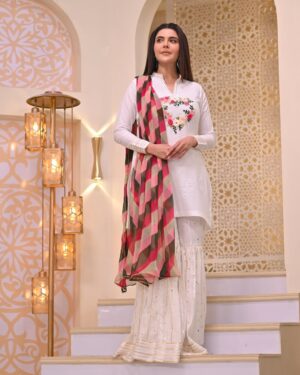 Nida Yasir Instagram - My only cotton fusion outfit for this eid. Pure cotton kurti with colourful handwork and delicate gota paired up with indian chiffon gharara having sequence n gota on it fulfills festivity requirement. And as the outfit is all in white so to compliment it the dupatta has been dyed in 4 different colors. Wear it and have fun.
@ynida.clothing