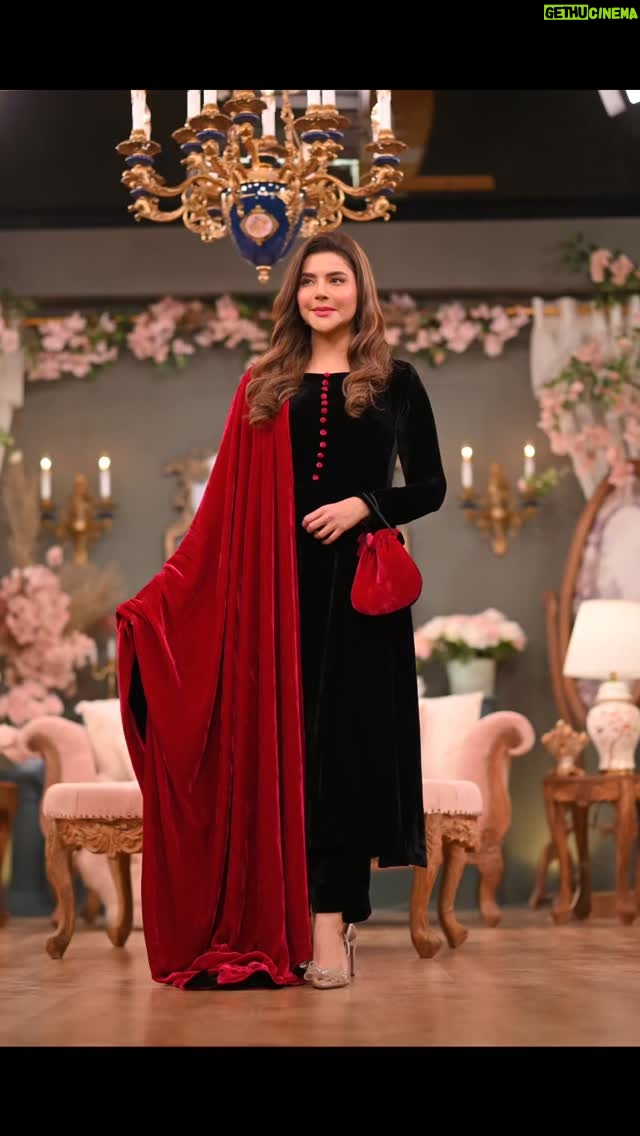 Nida Yasir - 7.4K Likes - Pure velvet panelled shirt with pants and two color sided shawl,where comfort and glamour comes together shocking pink and black combo with a small potli gives you a Diva look
@ynida.clothing