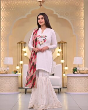 Nida Yasir Instagram - My only cotton fusion outfit for this eid. Pure cotton kurti with colourful handwork and delicate gota paired up with indian chiffon gharara having sequence n gota on it fulfills festivity requirement. And as the outfit is all in white so to compliment it the dupatta has been dyed in 4 different colors. Wear it and have fun.
@ynida.clothing