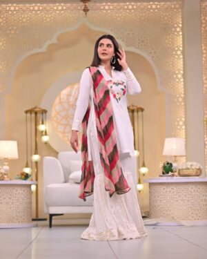 Nida Yasir Instagram - My only cotton fusion outfit for this eid. Pure cotton kurti with colourful handwork and delicate gota paired up with indian chiffon gharara having sequence n gota on it fulfills festivity requirement. And as the outfit is all in white so to compliment it the dupatta has been dyed in 4 different colors. Wear it and have fun.
@ynida.clothing