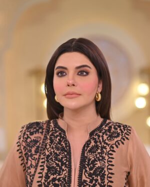 Nida Yasir Instagram - Fawn colour pure rawsilk 80grams collar shirt and pants with pure organza duppatta including black embroidery on the whole outfit as visible in picture
@ynida.clothing 
@officialmagnifique_