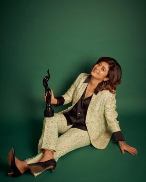 Nidhi Bisht Instagram - Ahem.. got my first @filmfare for the very special Maamla Legal Hai! Thank you writers @khannasaurus @kunalaneja53 for this and THANK YOU @poshampa_pictures @netflix_in for choosing the fictitious world of Patparganj District Court. Thank you each n everyone in the cast and crew , our director #RahulPandey 🥳
My team, Shireen with Nilesh, Manoj. Murad bhai, Shabnam and Yadav ji 🤗🤗
All my teachers, friends, well wishers and of course my pahadi genes ! 
AND I would like to dedicate this award to my seniors at the law firm @archanasahadeva @sayachoudhary Thank youuu ladies♥️♥️

I am happy, elated and on cloud 9 ..all at the same time :D
#mamlalegalhai #maamlalegalhaionnetflix