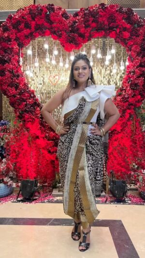 Nidhi Mahawan Instagram - Udi Phire 🦋 
Ek photo vali reel maine bhi post kar di ❤️

Outfit by @kainta_designs 

#ootd #saree #sareedrape #dhoti #indowestern #aboutlastnight #shenanigans #familyfunction #instagram #instareels #reelitfeelit #reelkarofeelkaro #vibes #goodvibes #positivity #gratitude