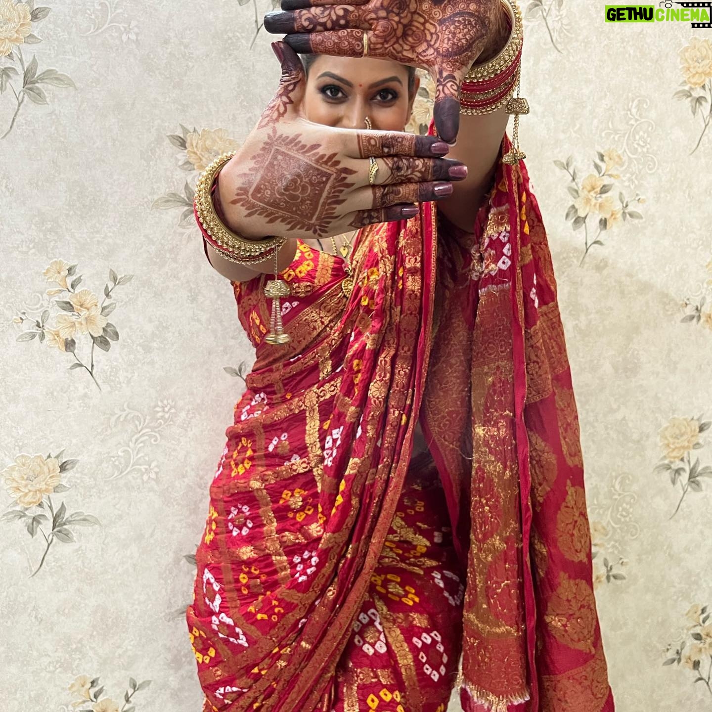 Nidhi Mahawan - 1.7K Likes - On sets Bridal Getup !!
Saree Love ❤️ 
.
.
#nidhi #nidhimahawan #saree #sareelove #sareelover #sareelovers #bridal #bridalmakeup #bridalmehendi #mehendi #sareelove❤️ #sareefashion #sari #desigirl #desistyle #desifashion #indianwear #bollywoodstyle