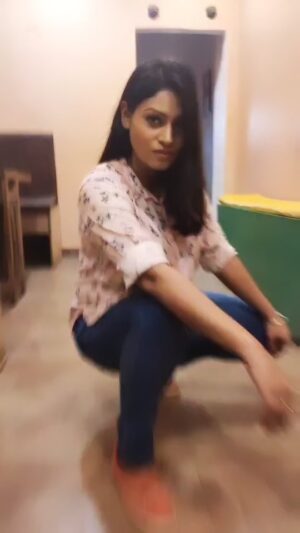 Nidhi Mahawan Instagram - What the Fun 😊
.
.
#fun #funny #funnyvideos #trending #indiangirls #mumbai #bollywoodactress #bollywood #hindi #hotonbeauty #dance #dancereels #dancesteps #retromix