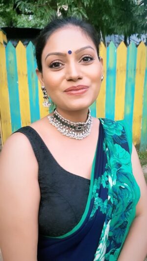 Nidhi Mahawan Instagram - Wishing all a Happy Dhanteras ⚜️!!
.
.
Styling & MUA @ashimahawan 
Silver Jewellery @sakkshamsilver 
Video @rashmi.t @_nandangharat 
Styling & Costume by @ashimahawan @kainta_designs 

#dhanteras #dhanterasspecial #songs #trendingreels #trendingsongs #southspecial #indianjewellery #southindiansongs #bollywoodactress #sakkshamsilver #925 #puresilverjewellery #saree #sareefashion #sareelove #sareelovers #indiangirls #delhi #mumbai