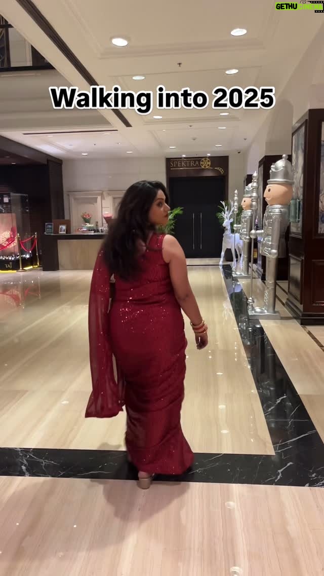 Nidhi Mahawan - 1.3K Likes - Walking into 2025 be like 🥰🥰

#goodvibes #bollywood #gratitude #indianactress #actress #friends #positivevibes