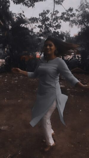 Nidhi Mahawan Instagram - Kashtiyaa 😎😎😎
.
.
#trendingreels #trending #trend #hindi #hindisongs #bollywood #bollywooddance #actress #bollywoodactress #bollywoodfashion #salwarsuits #salwarkameez #mumbai #nidhimahawan