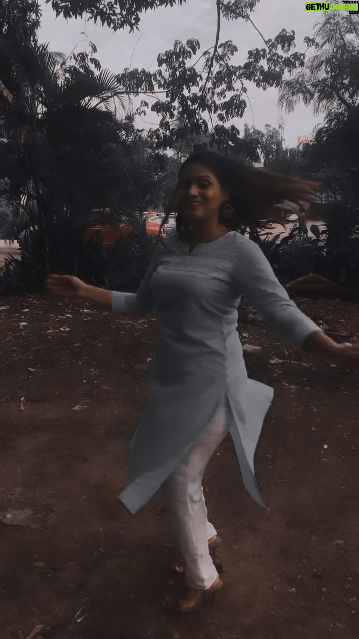 Nidhi Mahawan - 1.5K Likes - Kashtiyaa 😎😎😎
.
.
#trendingreels #trending #trend #hindi #hindisongs #bollywood #bollywooddance #actress #bollywoodactress #bollywoodfashion #salwarsuits #salwarkameez #mumbai #nidhimahawan