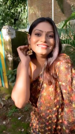 Nidhi Mahawan Instagram - Watch till the end 😍
Share & comment if u like 😎
.
.
#reedits #mumbaireels #nidhi #nidhimahawan #reelsexplore #reelindia #reelitfeelit #reelsplay #reelsbonus #bollywood #bollywoodstyle #bollywoodactress #reelsinstagram #instagram #trendingreels #trendingsongs #mumbai #mumbai_uncensored #mumbaifashion