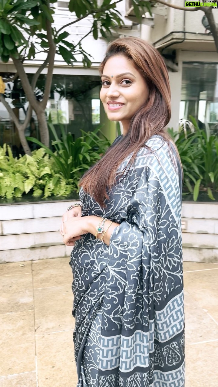 Nidhi Mahawan - 2.9K Likes - जिन भेषं म्हारो साहिब रीझे, सो ही भेष धरूँगी।
सील संतोष धरु घट भीतर, समता पकड़ रहूँगी॥

#trendingreels #trending #saree #sareelove #shamshera #ranbirkapoor #love #slowmotion #slomo #indianwear #desi #desigirl #designer #ootd #instagram #instareels #reelsinstagram #reelitfeelit #reelkarofeelkaro #bollywood #indian #bollywoodactress