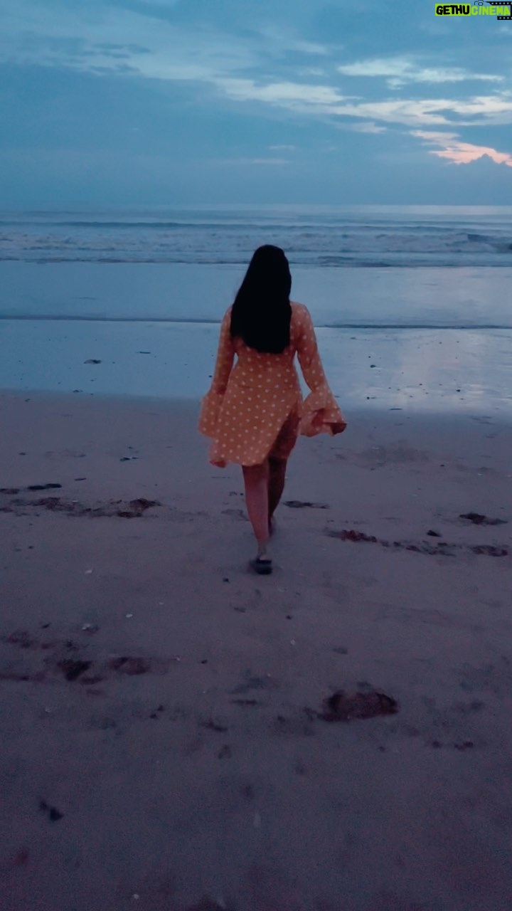 Nidhi Mahawan - 1.2K Likes - Soulful Moments !!
.
.
#trendingreels #indiareels #beach #beachreels #simple #indiangirls #indiangirl #indian #india #bollywood #fashiontrends #trendingnow #mumbai #mumbairains #indiaphotography
