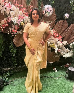 Nidhi Mahawan Instagram - Wedding Ready..

#bridesmaids #friends #friendslikefamily #actress #bollywood #indianactress