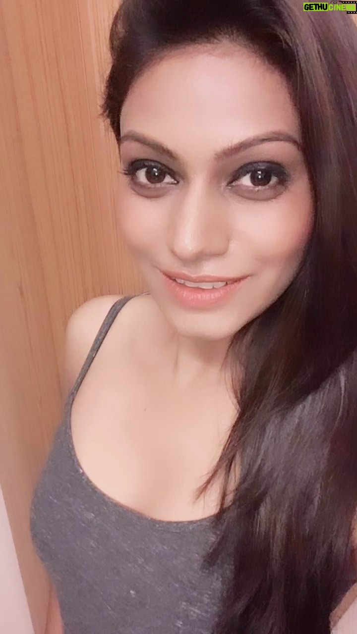 Nidhi Mahawan - 1.8K Likes - Recaps ❤️❤️❤️
.
.
#trending #hotonbeauty #trendingreels #indiangirls #indianactresses #actresslife #actress #bollywoodactress #run #red #hotnessoverload #india #delhi #mumbai #bollywoodstyle